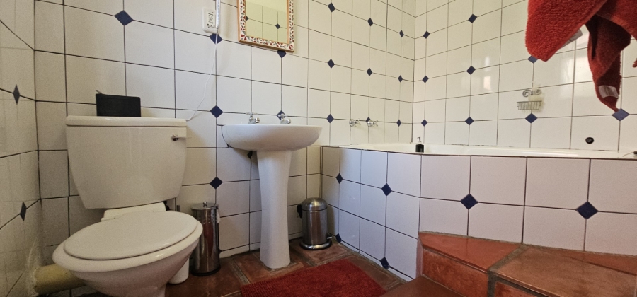 6 Bedroom Property for Sale in Middedorp Western Cape